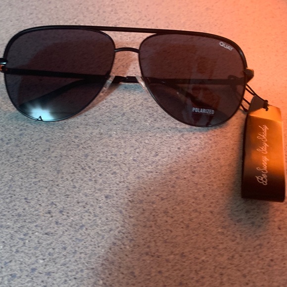 Quay high key sunglasses. Never been worn. - Picture 2 of 2